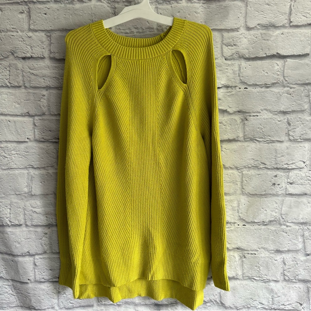 PREOWNED EXPRESS WOMENS YELLOW GREEN TONE CUT OUT TUNIC SWEATER WOMENS XS